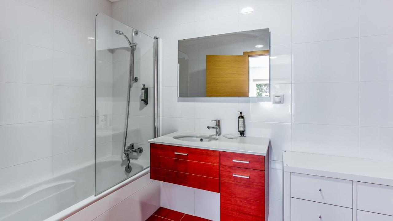 Luminous 2 Bdr Apartment W/Pool By Lovelystay Albufeira Bagian luar foto